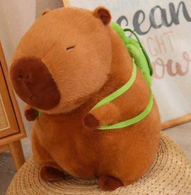CAPIBARA DE PELUCHE CON MOCHILA DE TORTUGA EN ESPALDA