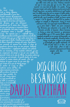 DOS CHICOS BESÁNDOSE